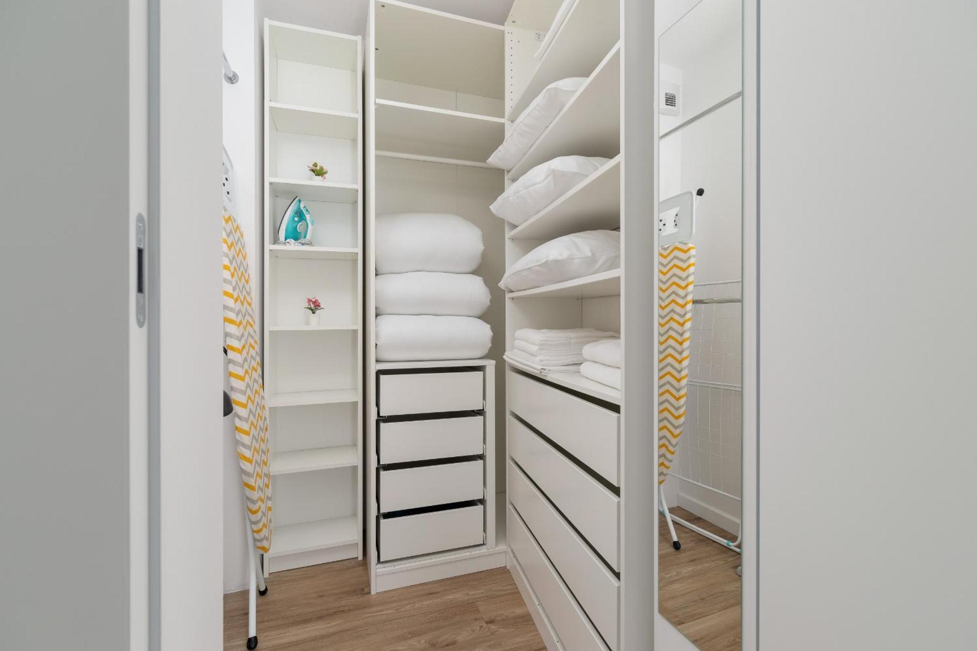 Modern Suitable For Remote Work With Balcony & Parking By Renters * Cracovia