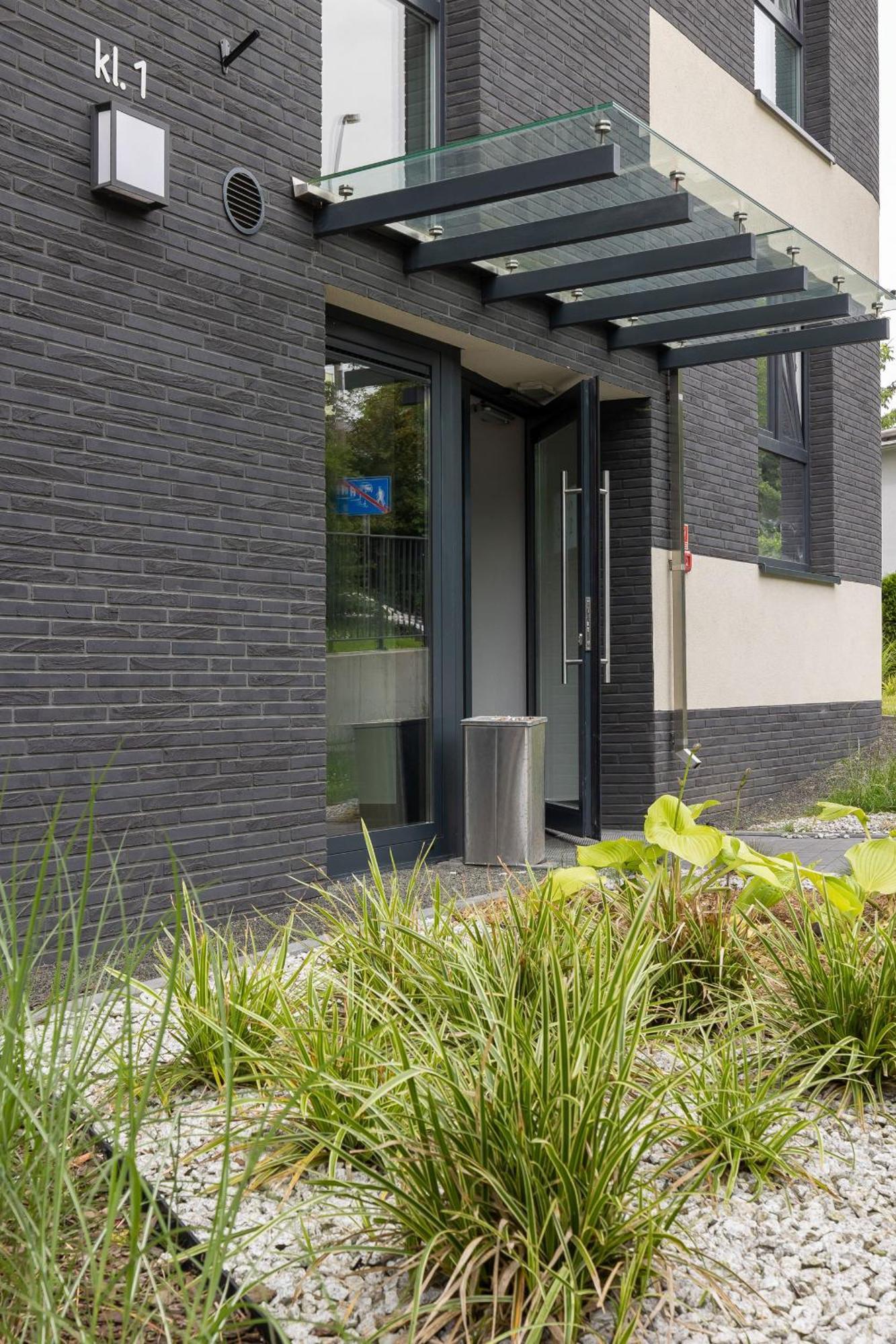 Modern Suitable For Remote Work With Balcony & Parking By Renters Appartamento *