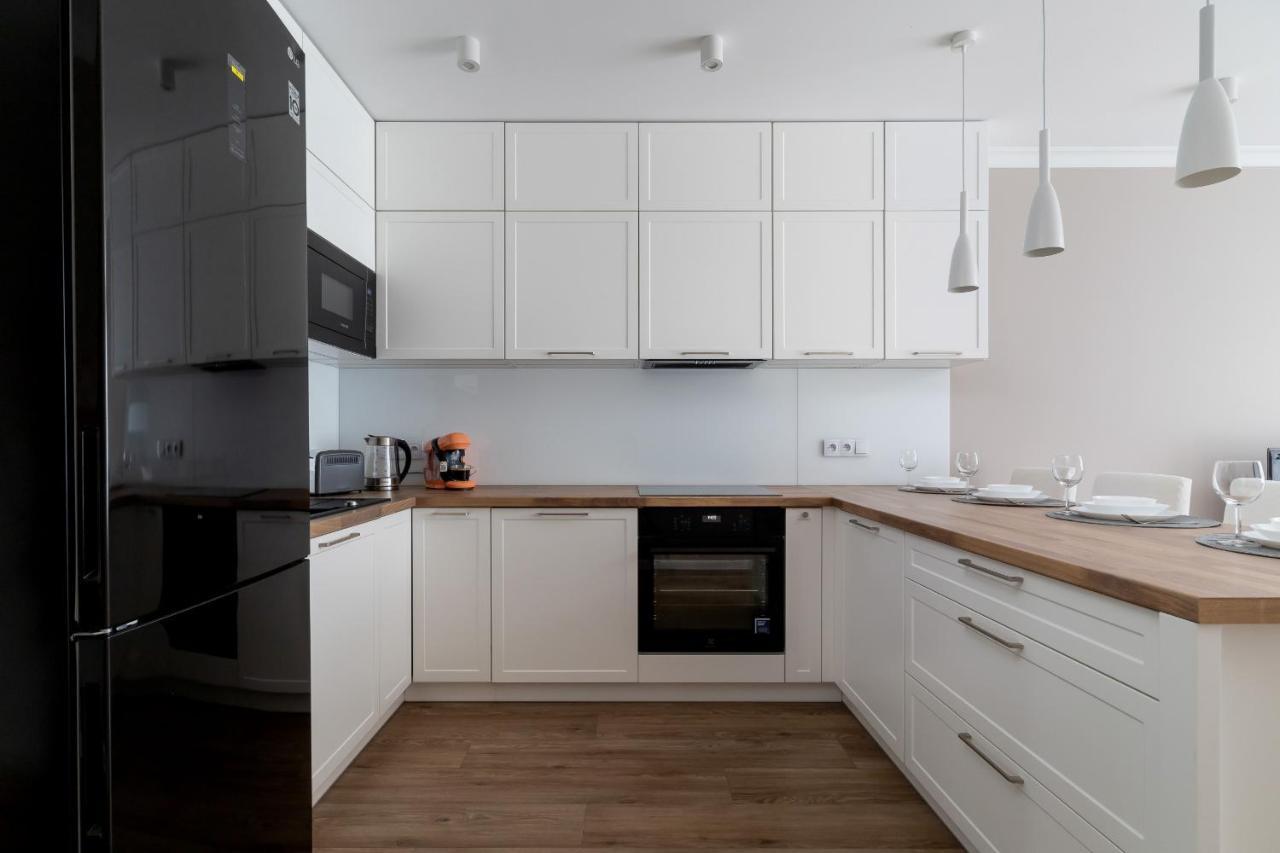 Apartment Modern Suitable For Remote Work With Balcony & Parking By Renters Krakow